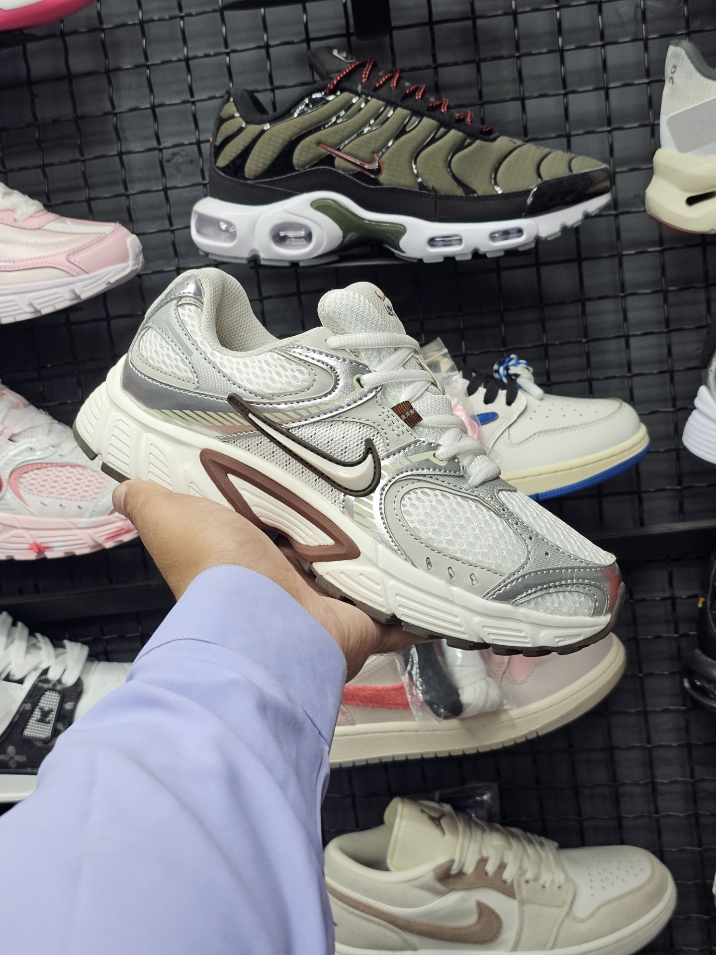 کتونی ویتنامی نایک Nike V5k RNR پیاده رویی و روزمره سایز ۳۷ 38 39 40/ساخت ویتنام وارداتی /فروش تکی و عمده/کیفیت مسترکوالیتیA/ضمانت اصالت کالا