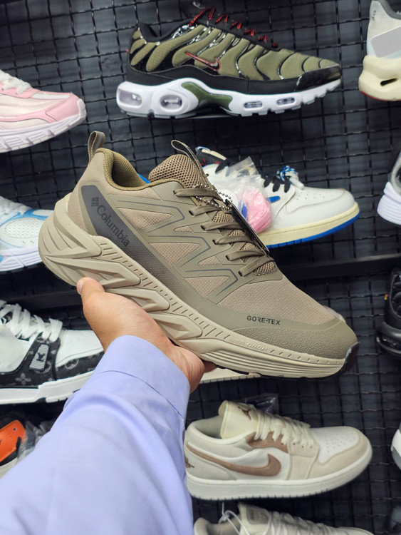کتونی مردانه کلمبیا گورتکسColumbia GORE-TEX/ساخت ویتنام وارداتی/سایز۴۰ ۴۱ ۴۲ ۴۳ ۴۴ ۴۵ زیره ویبرام/رویه چرم ضد آب و گورتکس ضمانت اصالت کالا/کیفیت مسترکوالیتی درجه ۱