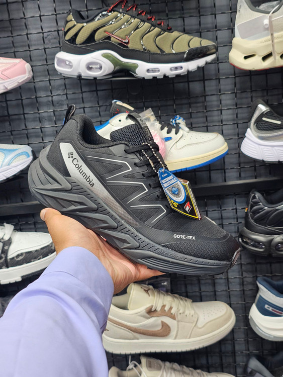 کتونی مردانه کلمبیا گورتکسColumbia GORE-TEX/ساخت ویتنام وارداتی/سایز۴۰ ۴۱ ۴۲ ۴۳ ۴۴ ۴۵ زیره ویبرام/رویه چرم ضد آب و گورتکس ضمانت اصالت کالا/کیفیت مسترکوالیتی درجه ۱