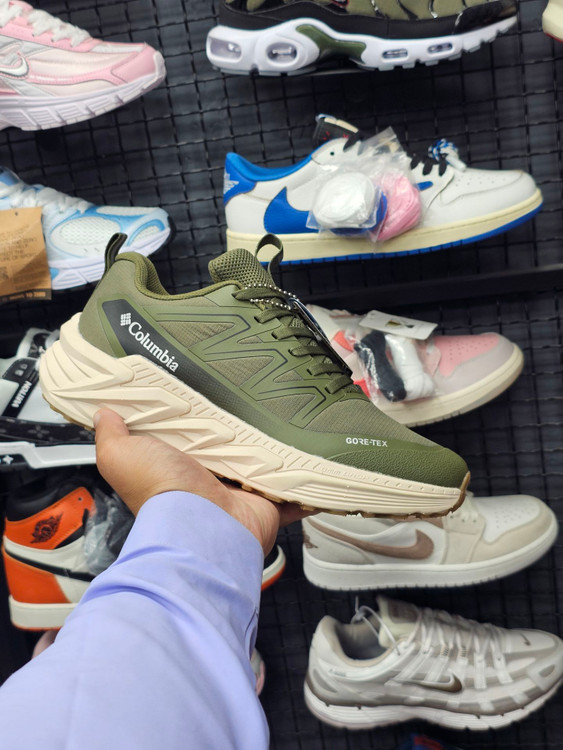 کتونی مردانه کلمبیا گورتکسColumbia GORE-TEX/ساخت ویتنام وارداتی/سایز۴۰ ۴۱ ۴۲ ۴۳ ۴۴ ۴۵ زیره ویبرام/رویه چرم ضد آب و گورتکس ضمانت اصالت کالا/کیفیت مسترکوالیتی درجه ۱