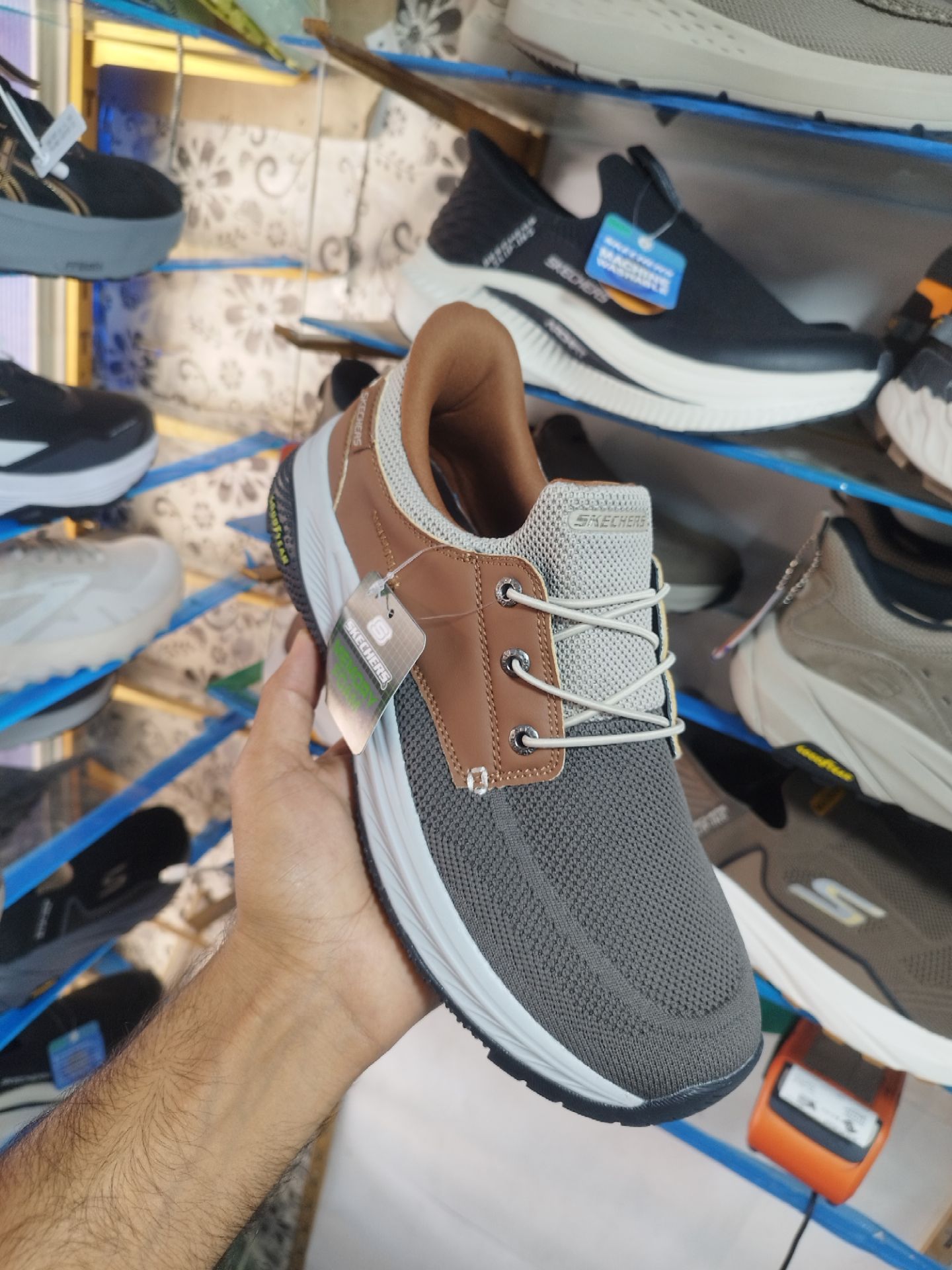 کتونی ویتنامی اسکیچرز مرو آلدن Skechers Meroe - Alden Vietnamمناسب فعالیت های روزمره/سایز ۴۰ ۴۱ ۴۲ ۴۳ ۴۴ ۴۵/ وارداتی ساخت ویتنام/فروش تکی و عمده/ضمانت و کیفیت مسترکوالیتی درجه ۱