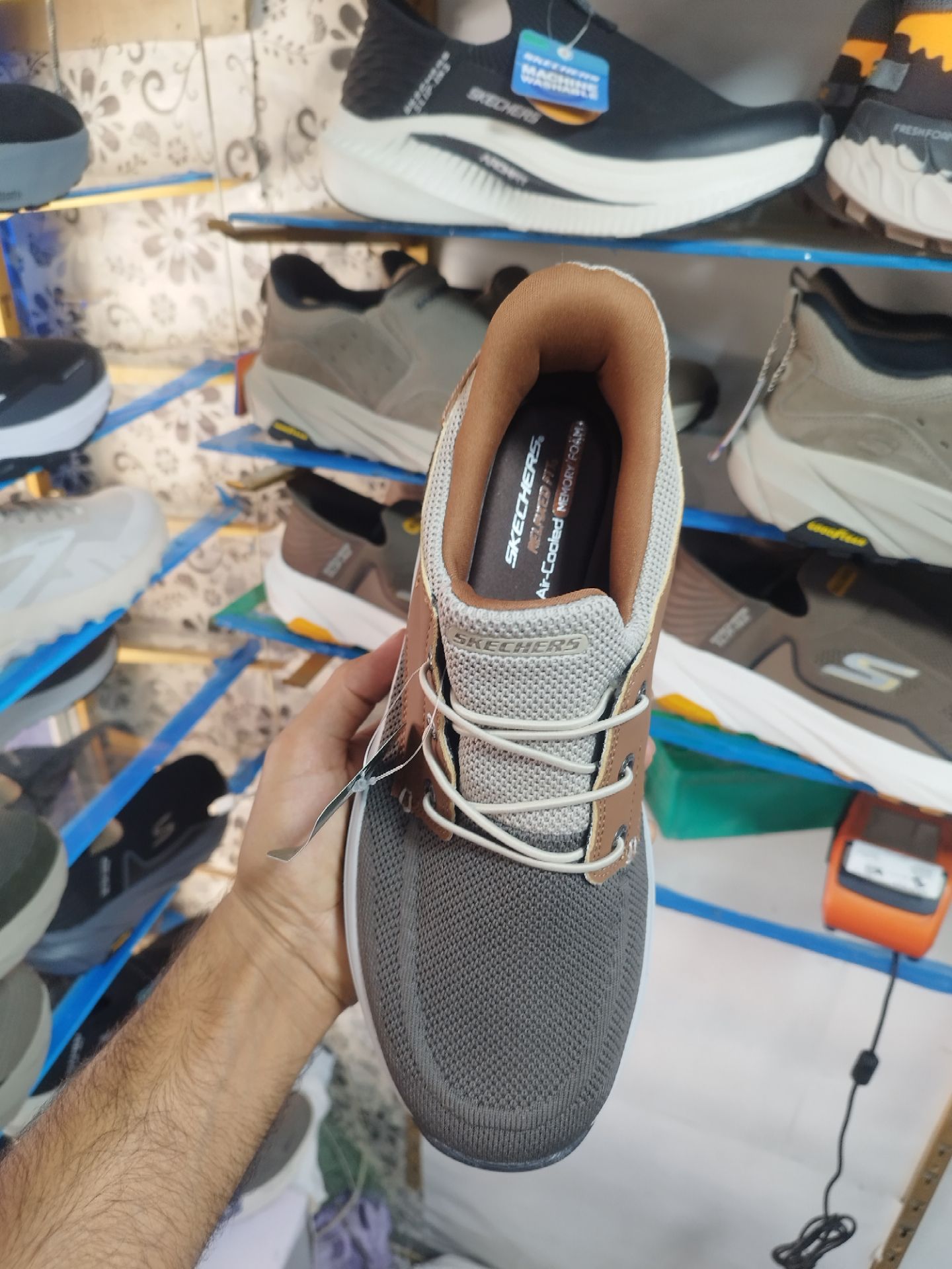 کتونی ویتنامی اسکیچرز مرو آلدن Skechers Meroe - Alden Vietnamمناسب فعالیت های روزمره/سایز ۴۰ ۴۱ ۴۲ ۴۳ ۴۴ ۴۵/ وارداتی ساخت ویتنام/فروش تکی و عمده/ضمانت و کیفیت مسترکوالیتی درجه ۱