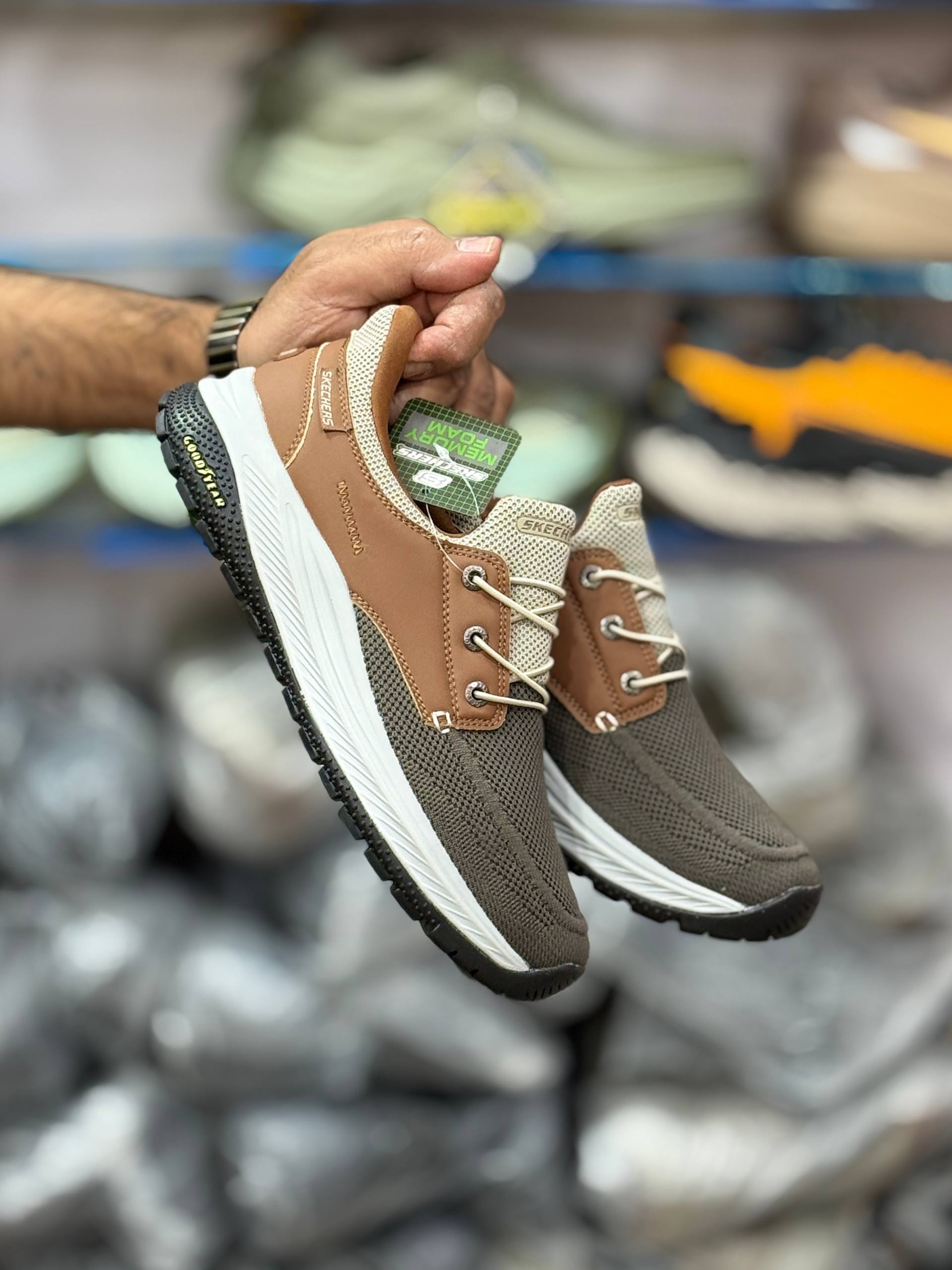 کتونی ویتنامی اسکیچرز مرو آلدن Skechers Meroe - Alden Vietnamمناسب فعالیت های روزمره/سایز ۴۰ ۴۱ ۴۲ ۴۳ ۴۴ ۴۵/ وارداتی ساخت ویتنام/فروش تکی و عمده/ضمانت و کیفیت مسترکوالیتی درجه ۱