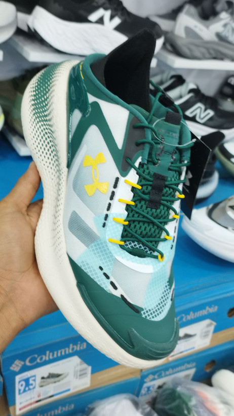 کتونی مسترکوالیتی درجه ۱ آندر آرمور Under Armour UA Echo ساخت ویتنام وارداتی سایز ۴۰الی ۴۵ همراه با جعبه بارکد دار ضمانت کیفیت کالا