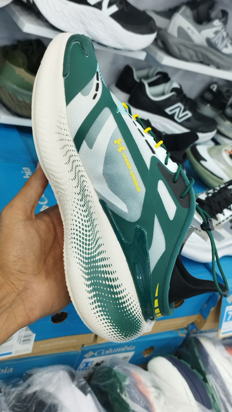 کتونی مسترکوالیتی درجه ۱ آندر آرمور Under Armour UA Echo ساخت ویتنام وارداتی سایز ۴۰الی ۴۵ همراه با جعبه بارکد دار ضمانت کیفیت کالا