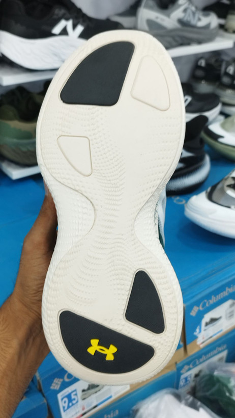 کتونی مسترکوالیتی درجه ۱ آندر آرمور Under Armour UA Echo ساخت ویتنام وارداتی سایز ۴۰الی ۴۵ همراه با جعبه بارکد دار ضمانت کیفیت کالا