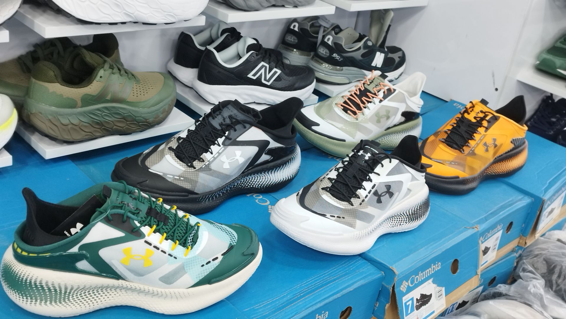 کتونی مسترکوالیتی درجه ۱ آندر آرمور Under Armour UA Echo ساخت ویتنام وارداتی سایز ۴۰الی ۴۵ همراه با جعبه بارکد دار ضمانت کیفیت کالا