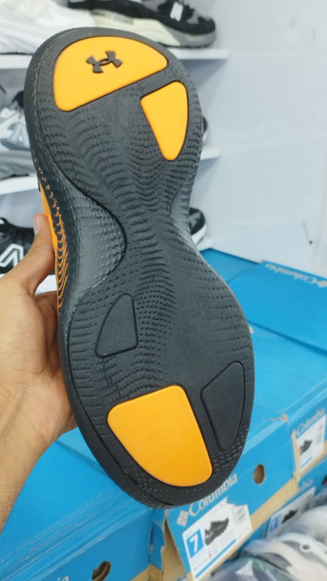 کتونی مسترکوالیتی درجه ۱ آندر آرمور Under Armour UA Echo ساخت ویتنام وارداتی سایز ۴۰الی ۴۵ همراه با جعبه بارکد دار ضمانت کیفیت کالا