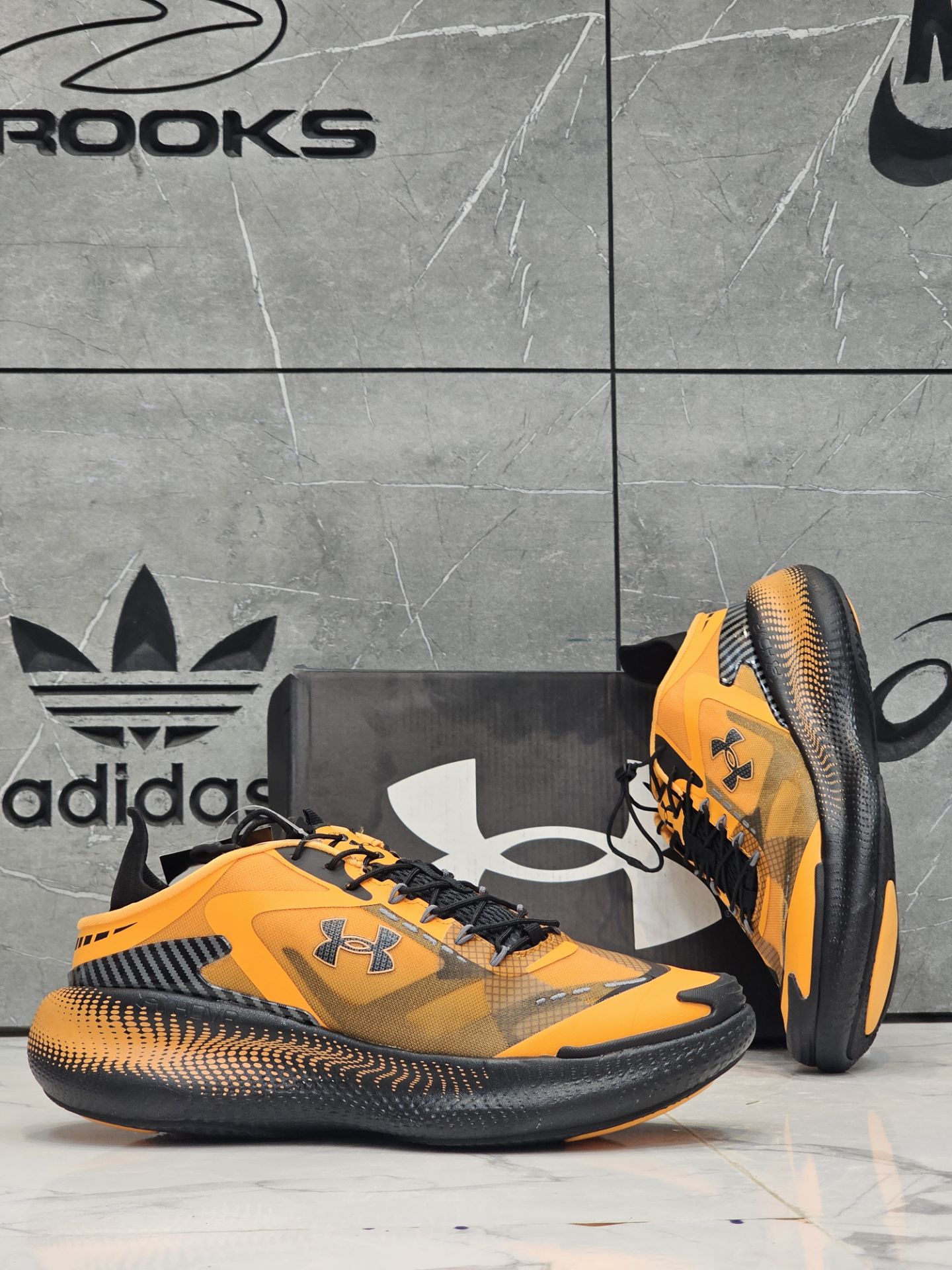 کتونی مسترکوالیتی درجه ۱ آندر آرمور Under Armour UA Echo ساخت ویتنام وارداتی سایز ۴۰الی ۴۵ همراه با جعبه بارکد دار ضمانت کیفیت کالا