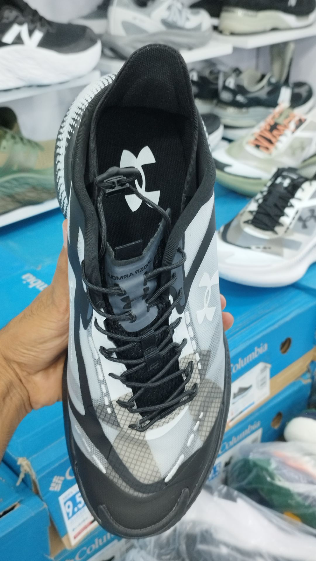 کتونی مسترکوالیتی درجه ۱ آندر آرمور Under Armour UA Echo ساخت ویتنام وارداتی سایز ۴۰الی ۴۵ همراه با جعبه بارکد دار ضمانت کیفیت کالا