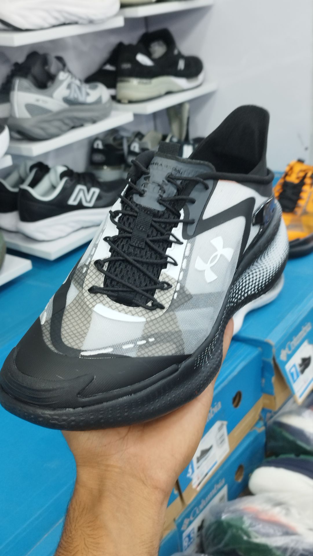کتونی مسترکوالیتی درجه ۱ آندر آرمور Under Armour UA Echo ساخت ویتنام وارداتی سایز ۴۰الی ۴۵ همراه با جعبه بارکد دار ضمانت کیفیت کالا