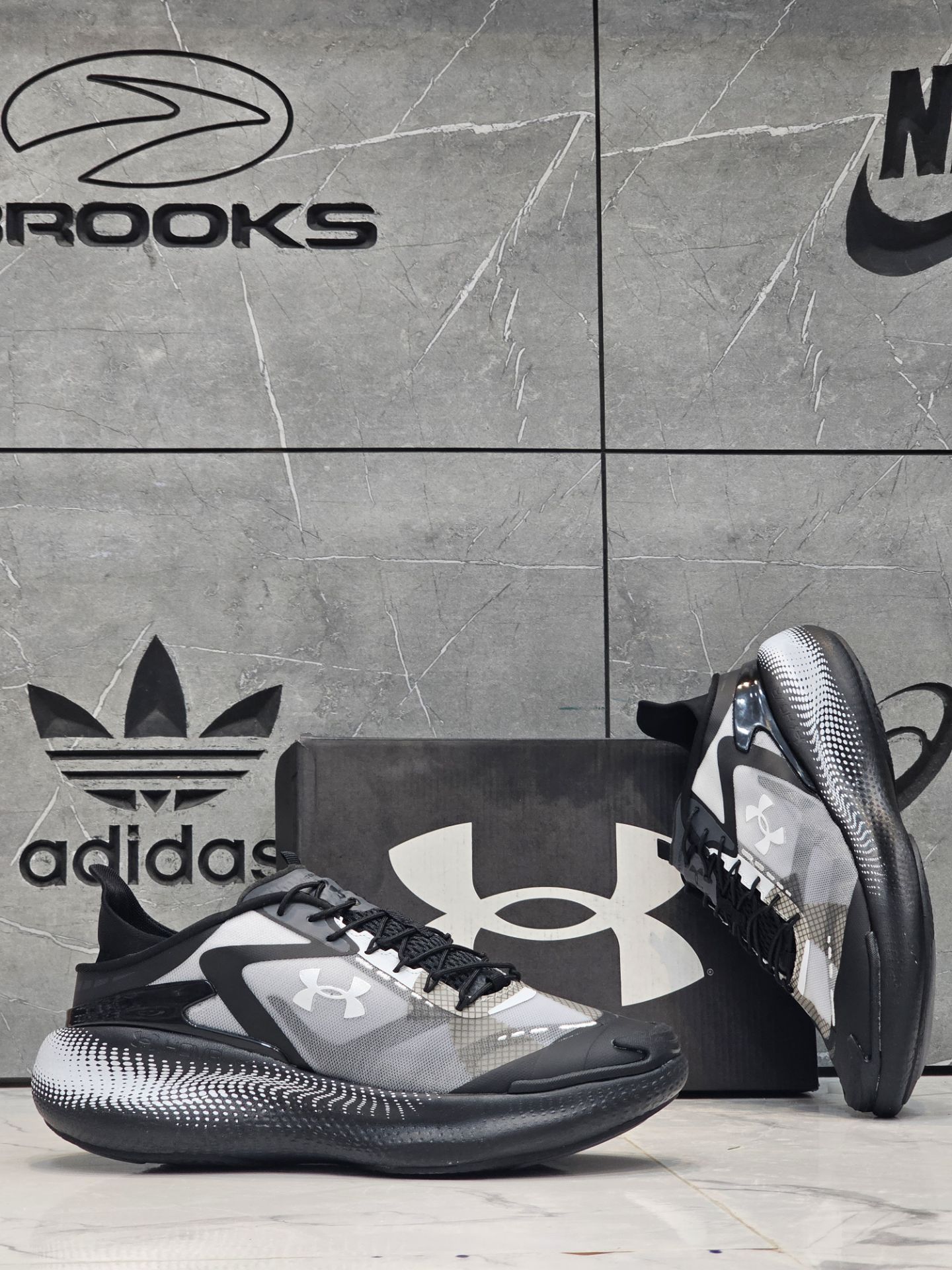 کتونی مسترکوالیتی درجه ۱ آندر آرمور Under Armour UA Echo ساخت ویتنام وارداتی سایز ۴۰الی ۴۵ همراه با جعبه بارکد دار ضمانت کیفیت کالا