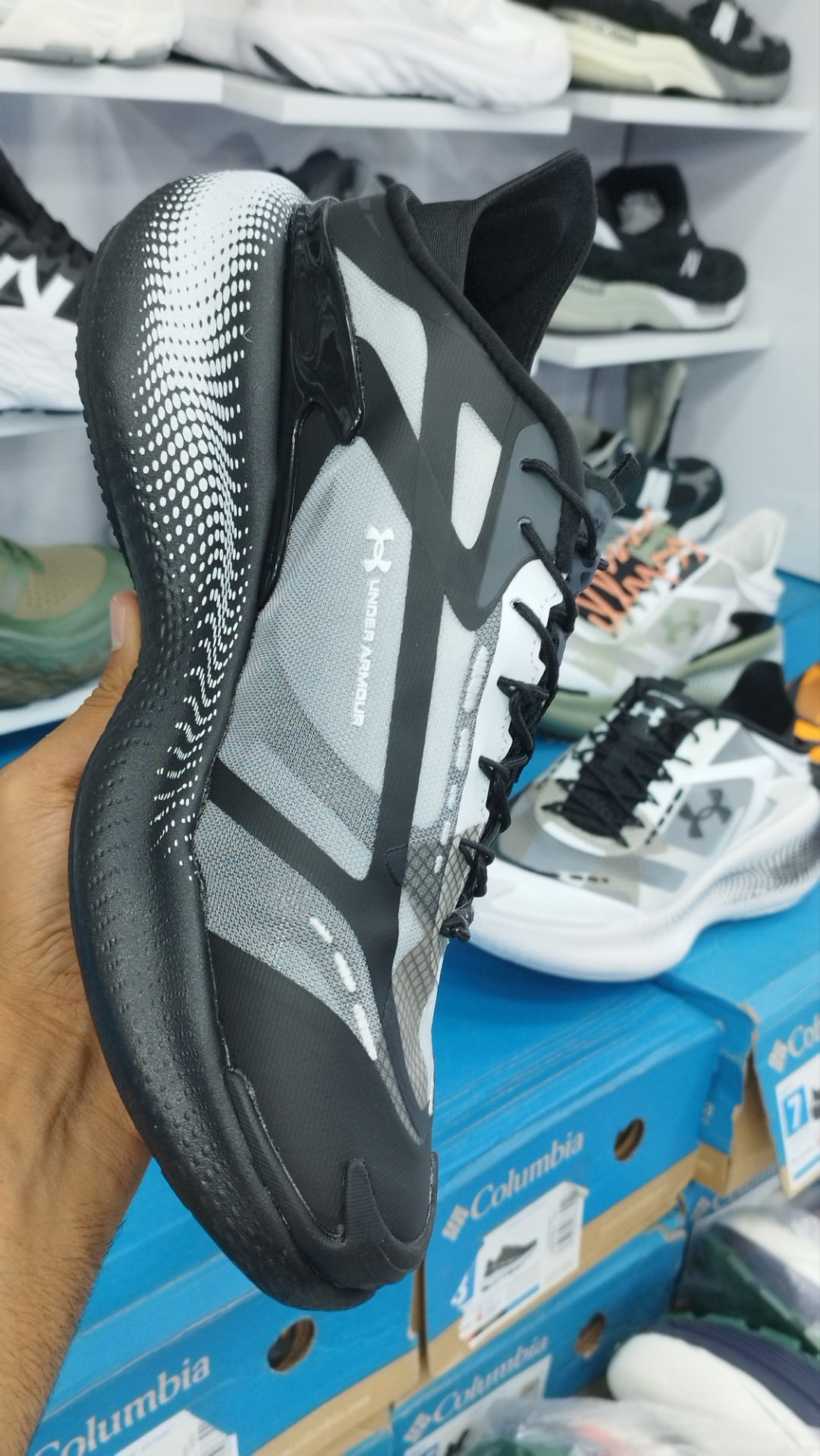 کتونی مسترکوالیتی درجه ۱ آندر آرمور Under Armour UA Echo ساخت ویتنام وارداتی سایز ۴۰الی ۴۵ همراه با جعبه بارکد دار ضمانت کیفیت کالا
