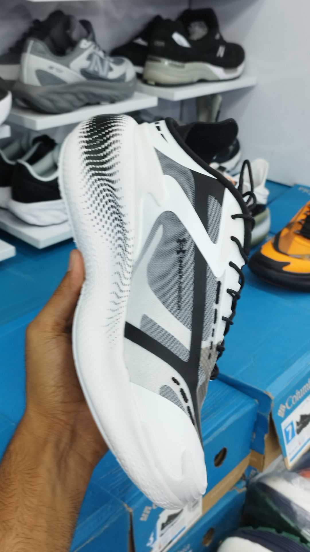 کتونی مسترکوالیتی درجه ۱ آندر آرمور Under Armour UA Echo ساخت ویتنام وارداتی سایز ۴۰الی ۴۵ همراه با جعبه بارکد دار ضمانت کیفیت کالا