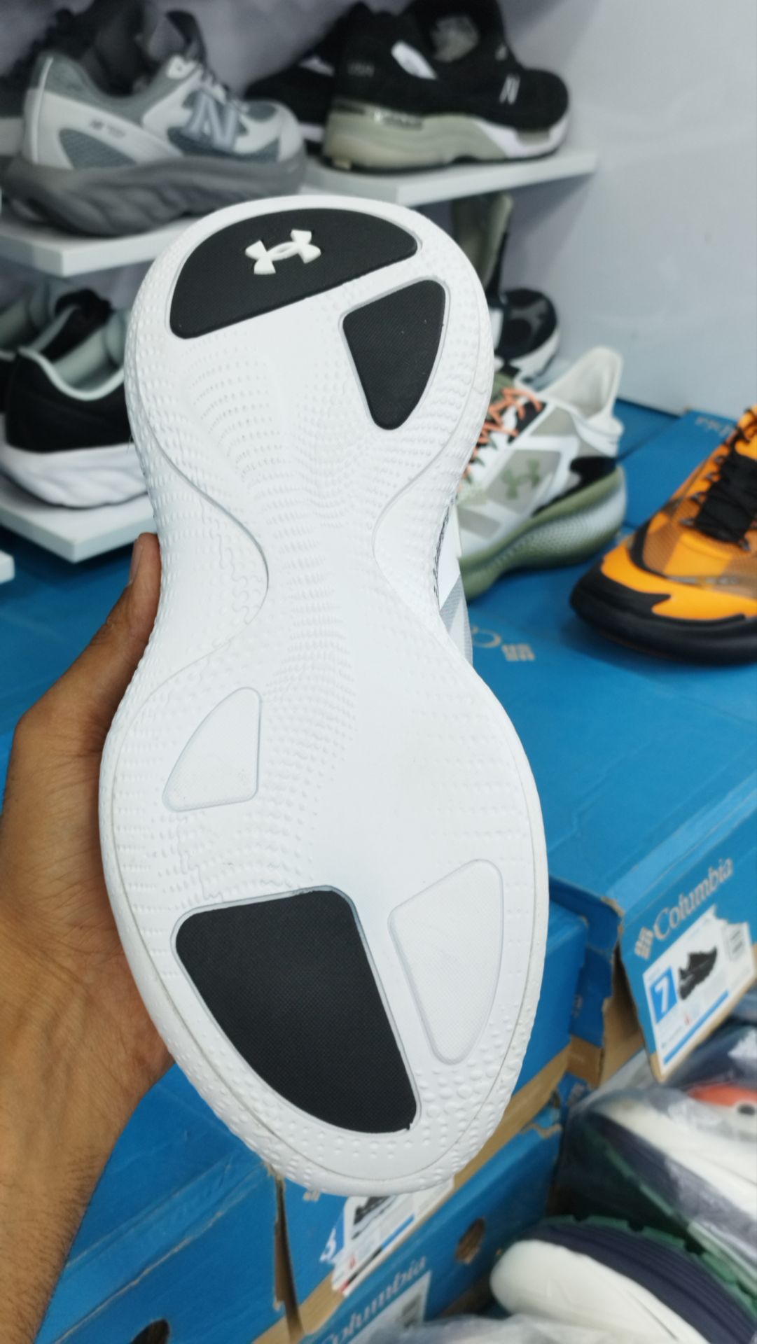 کتونی مسترکوالیتی درجه ۱ آندر آرمور Under Armour UA Echo ساخت ویتنام وارداتی سایز ۴۰الی ۴۵ همراه با جعبه بارکد دار ضمانت کیفیت کالا