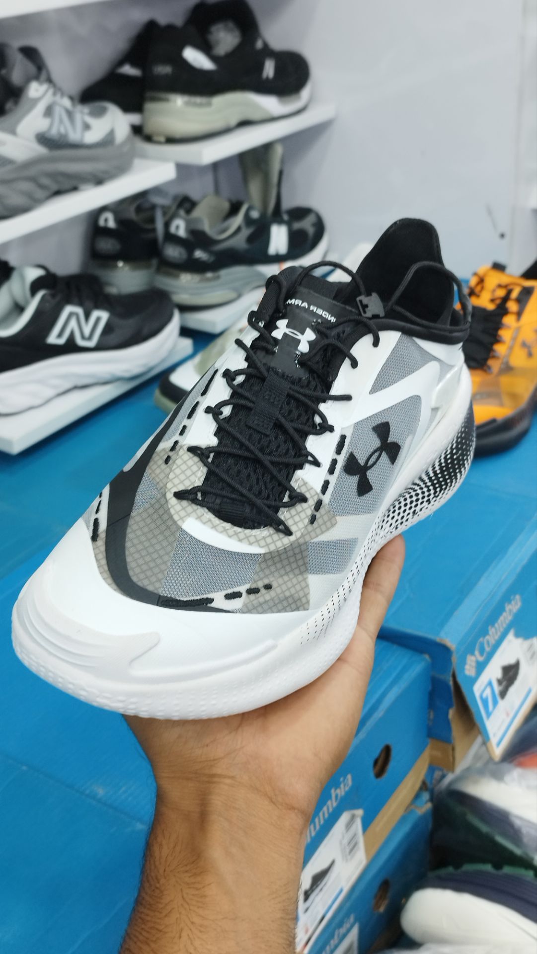 کتونی مسترکوالیتی درجه ۱ آندر آرمور Under Armour UA Echo ساخت ویتنام وارداتی سایز ۴۰الی ۴۵ همراه با جعبه بارکد دار ضمانت کیفیت کالا
