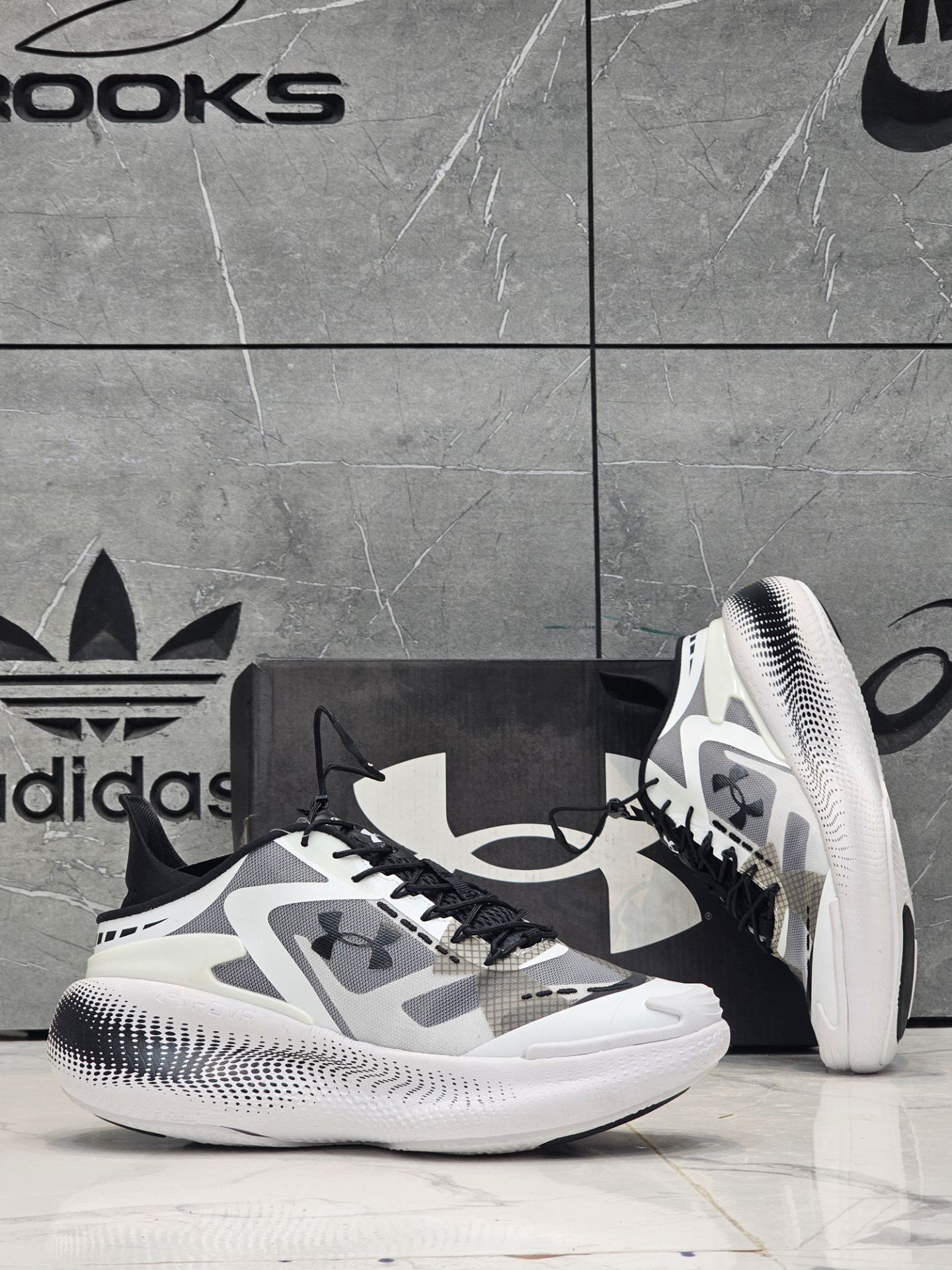 کتونی مسترکوالیتی درجه ۱ آندر آرمور Under Armour UA Echo ساخت ویتنام وارداتی سایز ۴۰الی ۴۵ همراه با جعبه بارکد دار ضمانت کیفیت کالا