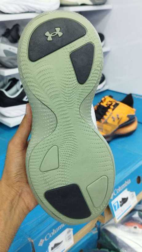 کتونی مسترکوالیتی درجه ۱ آندر آرمور Under Armour UA Echo ساخت ویتنام وارداتی سایز ۴۰الی ۴۵ همراه با جعبه بارکد دار ضمانت کیفیت کالا