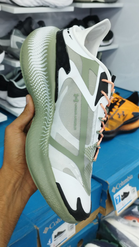 کتونی مسترکوالیتی درجه ۱ آندر آرمور Under Armour UA Echo ساخت ویتنام وارداتی سایز ۴۰الی ۴۵ همراه با جعبه بارکد دار ضمانت کیفیت کالا
