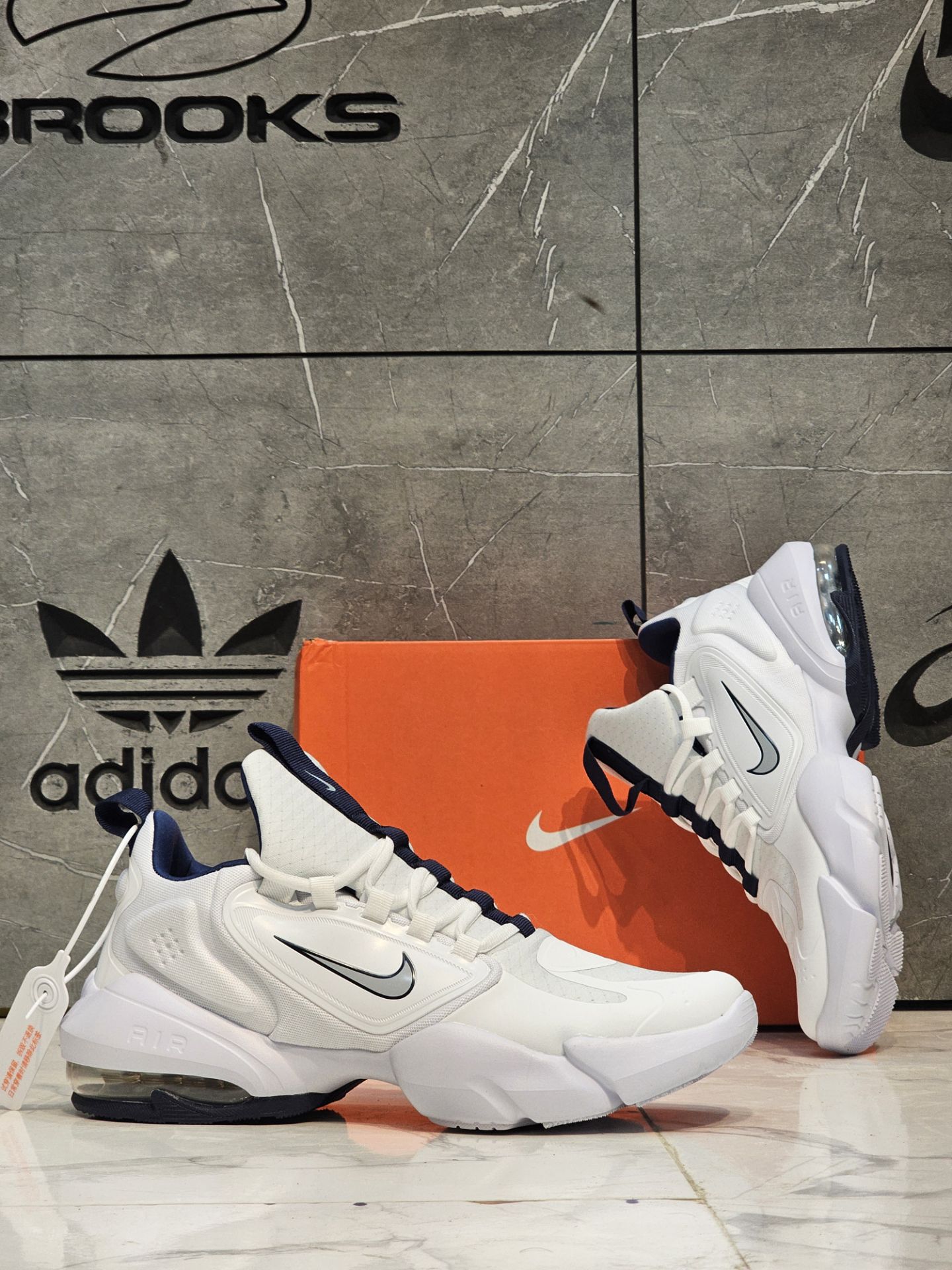 کتونی مسترکوالیتی درجه ۱ نایک ایرمکس آلفا ساواچ Nike air max alpha savageساخت ویتنام وارداتی سایز ۳۸الی۴۵ فروش تکی و عمده ضمانت کیفیت کالا