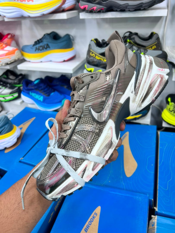 کتونی ست زنانه و مردانه نایک Nike V4k Run مسترکوالیتی درجه ۱/ساخت ویتنام وارداتی/سایز۳۷الی ۴۵/باجعبه بارکد دار/ضمانت کیفیت کالا