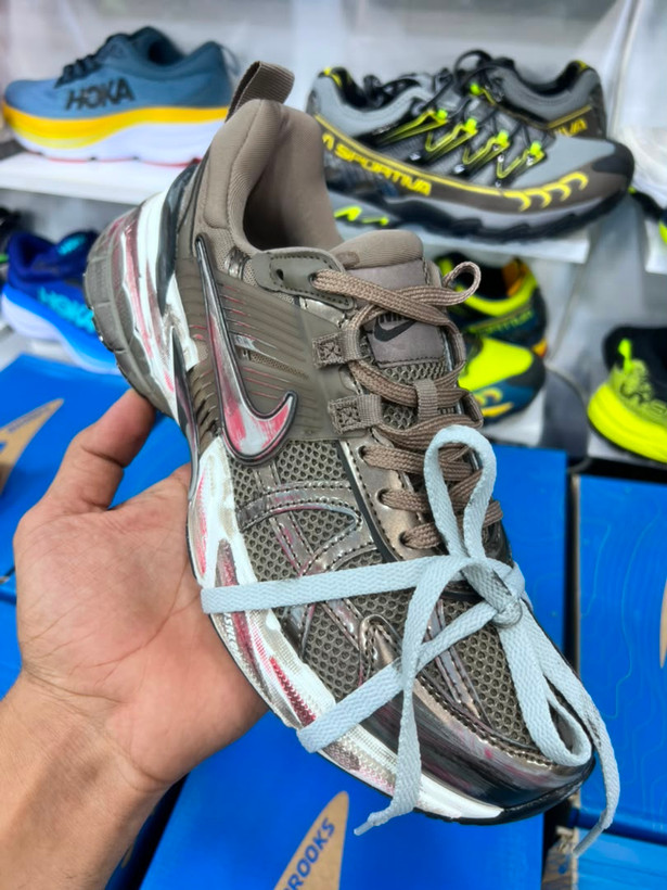 کتونی ست زنانه و مردانه نایک Nike V4k Run مسترکوالیتی درجه ۱/ساخت ویتنام وارداتی/سایز۳۷الی ۴۵/باجعبه بارکد دار/ضمانت کیفیت کالا