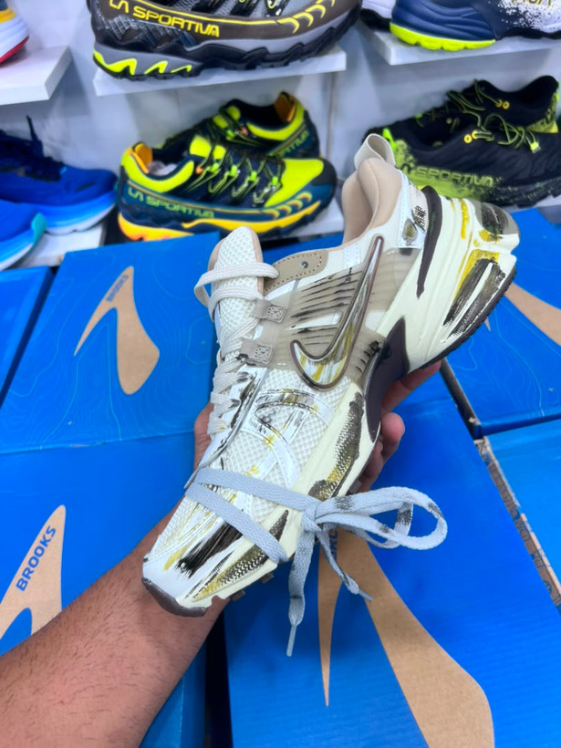کتونی ست زنانه و مردانه نایک Nike V4k Run مسترکوالیتی درجه ۱/ساخت ویتنام وارداتی/سایز۳۷الی ۴۵/باجعبه بارکد دار/ضمانت کیفیت کالا