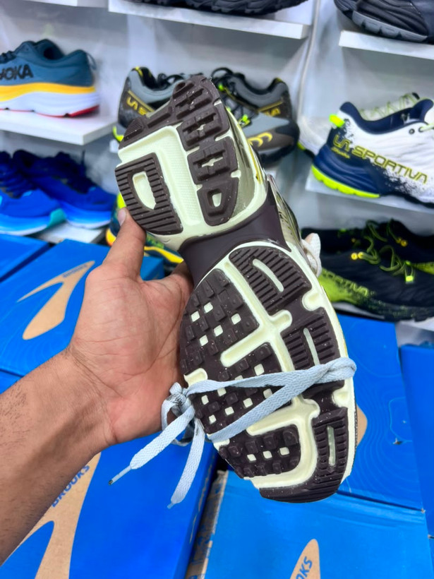 کتونی ست زنانه و مردانه نایک Nike V4k Run مسترکوالیتی درجه ۱/ساخت ویتنام وارداتی/سایز۳۷الی ۴۵/باجعبه بارکد دار/ضمانت کیفیت کالا