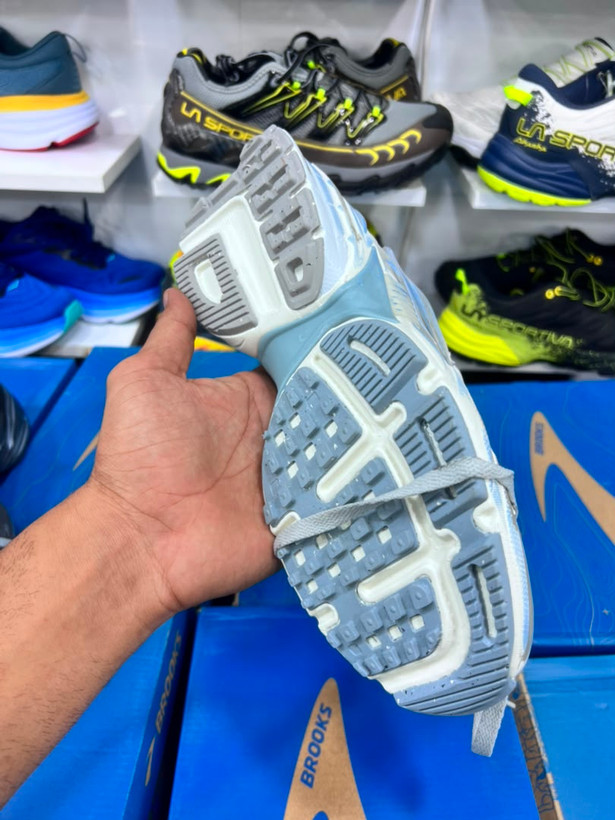 کتونی ست زنانه و مردانه نایک Nike V4k Run مسترکوالیتی درجه ۱/ساخت ویتنام وارداتی/سایز۳۷الی ۴۵/باجعبه بارکد دار/ضمانت کیفیت کالا