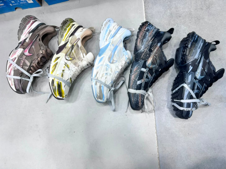 کتونی ست زنانه و مردانه نایک Nike V4k Run مسترکوالیتی درجه ۱/ساخت ویتنام وارداتی/سایز۳۷الی ۴۵/باجعبه بارکد دار/ضمانت کیفیت کالا