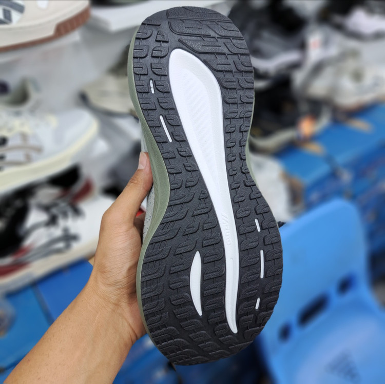 کتونی مردانه میزانو آسترو پلاس مسترکوالیتی درجه ۱ /Mizuno Astro Plus/ساخت ویتنام وارداتی /سایز ۴۰ الی ۴۵/فروش تکی و عمده/ضمانت کیفیت کالا