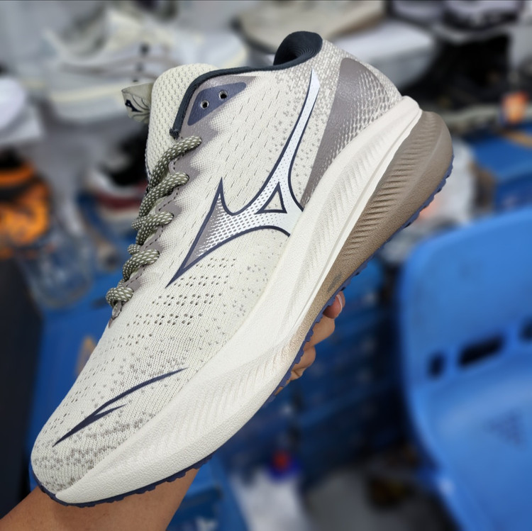 کتونی مردانه میزانو آسترو پلاس مسترکوالیتی درجه ۱ /Mizuno Astro Plus/ساخت ویتنام وارداتی /سایز ۴۰ الی ۴۵/فروش تکی و عمده/ضمانت کیفیت کالا