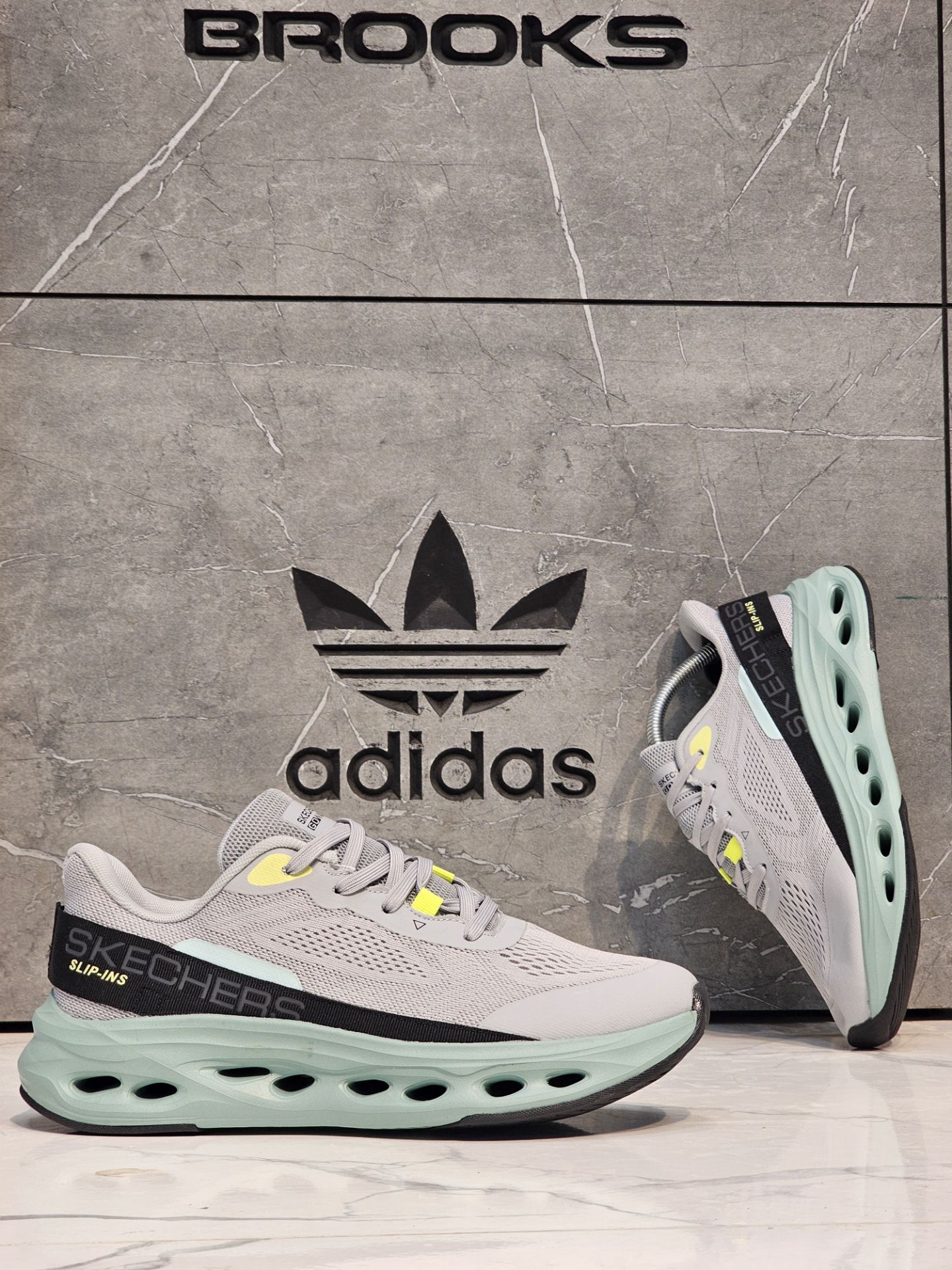 کتونی ویتنامی اسکیچرز مکس کوشنینگ اسلیپ اینز Skechers Skechers Max Cushioning Slip_Ins سایز ۴۰الی ۴۵ بالاترین کیفیت مسترکوالیتی A درجه ۱/ضمانت اصالت کالا/فروش تکی و عمده