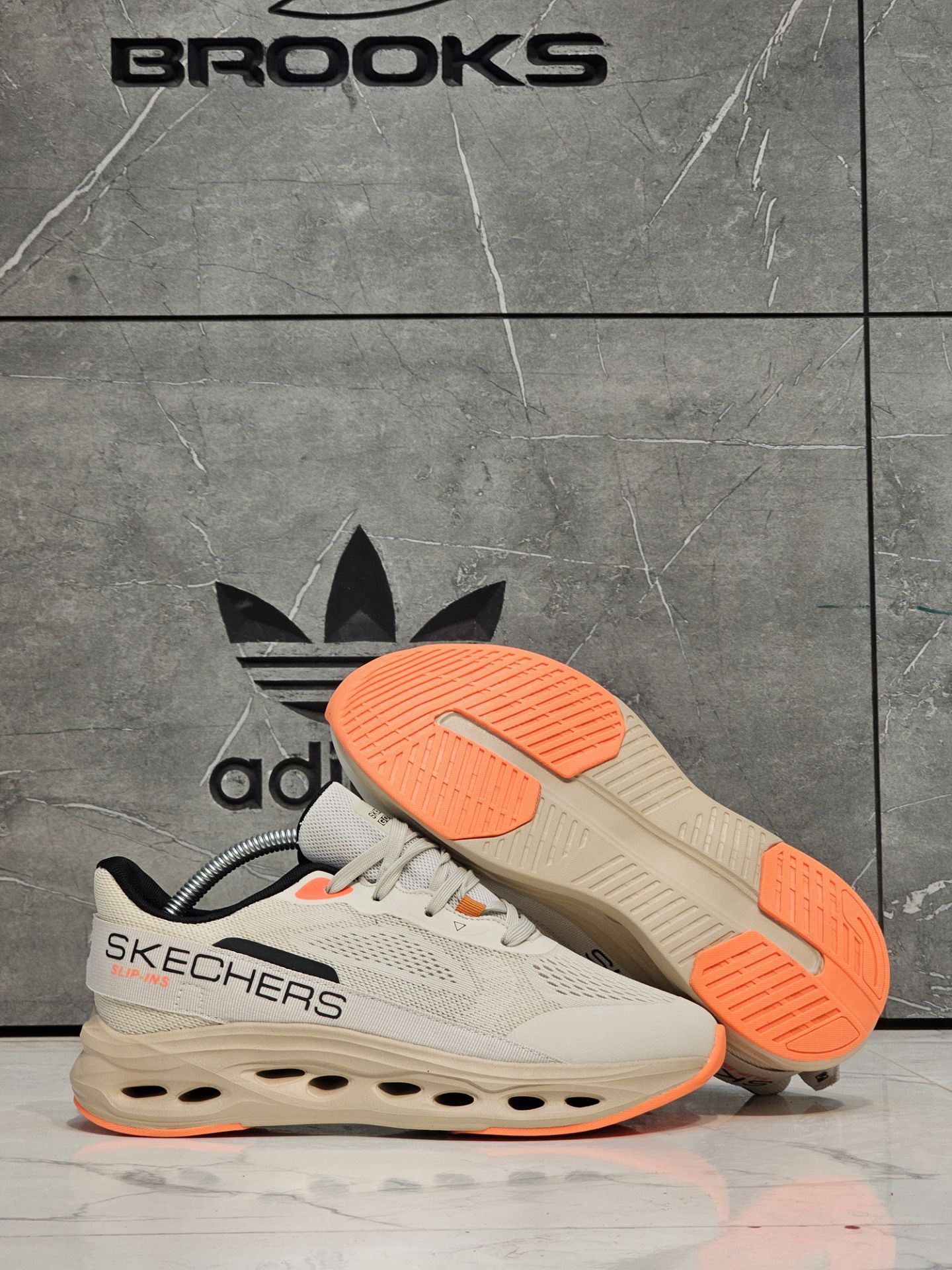 کتونی ویتنامی اسکیچرز مکس کوشنینگ اسلیپ اینز Skechers Skechers Max Cushioning Slip_Ins سایز ۴۰الی ۴۵ بالاترین کیفیت مسترکوالیتی A درجه ۱/ضمانت اصالت کالا/فروش تکی و عمده