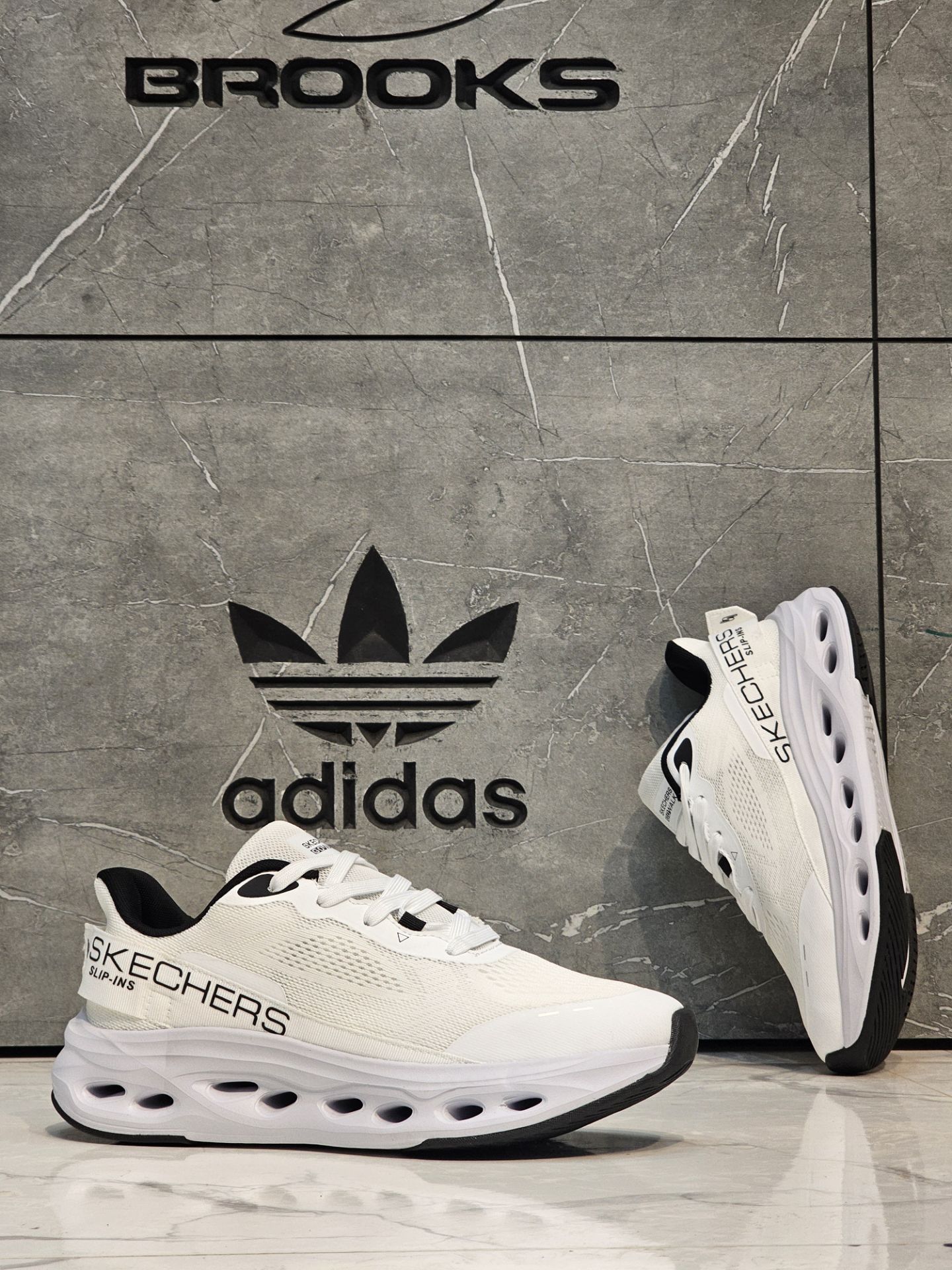 کتونی ویتنامی اسکیچرز مکس کوشنینگ اسلیپ اینز Skechers Skechers Max Cushioning Slip_Ins سایز ۴۰الی ۴۵ بالاترین کیفیت مسترکوالیتی A درجه ۱/ضمانت اصالت کالا/فروش تکی و عمده