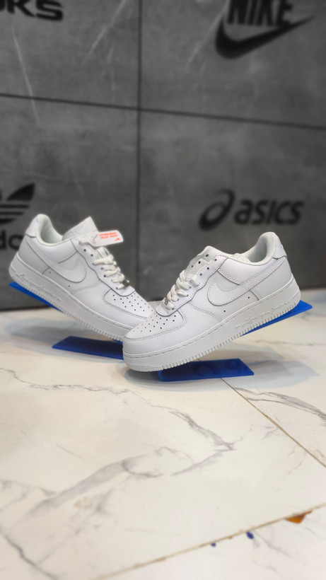 کتونی مردانه نایک ایرفورس رنگ سفید کلاسیک مسترکوالیتی درجه ۱/Nike Air force/ساخت ویتنام وارداتی/ رویه چرم سایز ۴۰_۴۱_۴۲_۴۳_۴۴_۴۵/سفید کلاسیک/فروش تکی و عمده/ضمانت کیفیت کالا