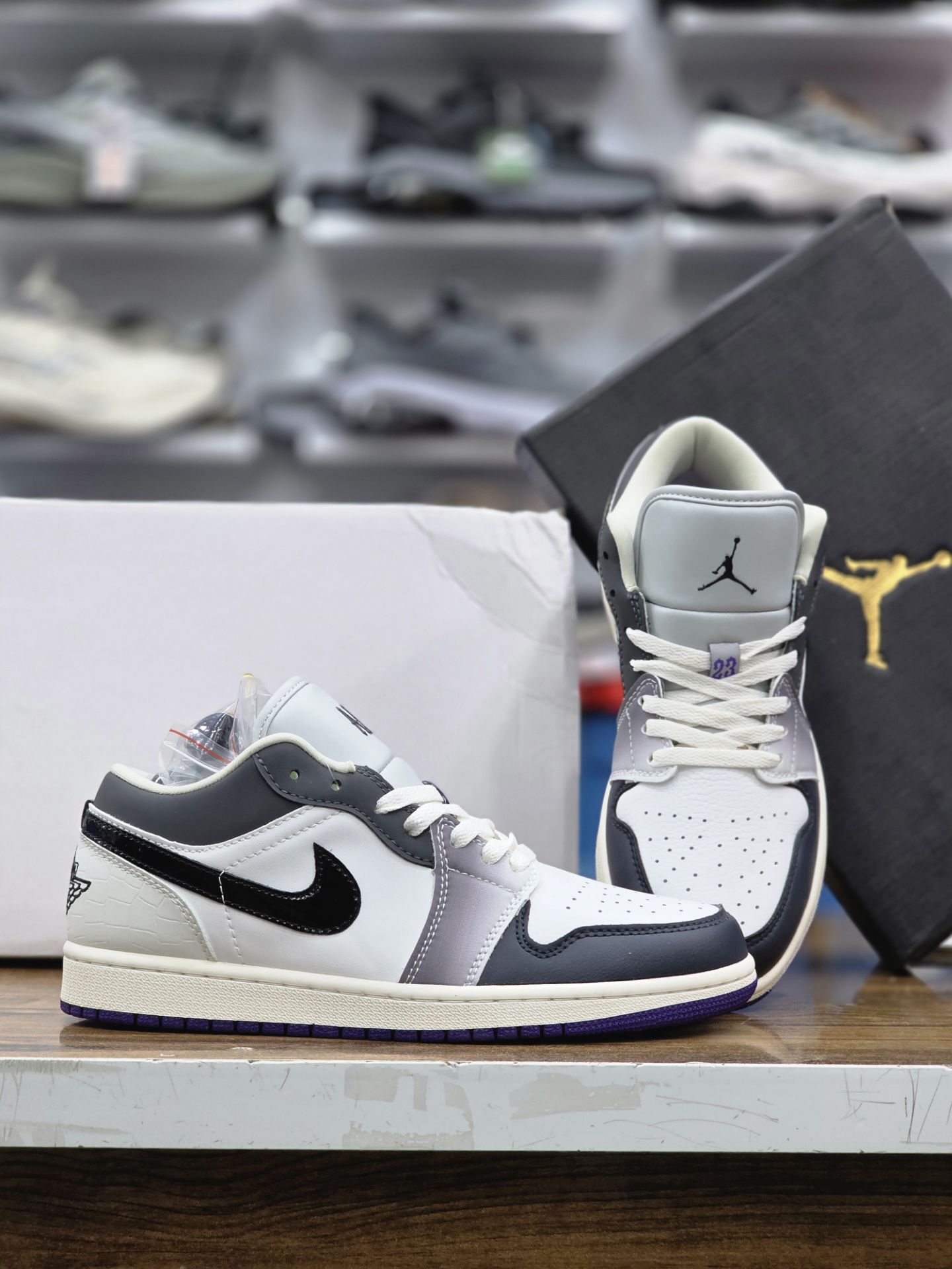 کتونی مسترکوالیتی نایک ایر جردن وان Nike Air Jordan 1 Low وارداتی ساخت ویتنام سایز ۴۰ الی ۴۵فروش تکی و عمده/ضمانت کیفیت کالا