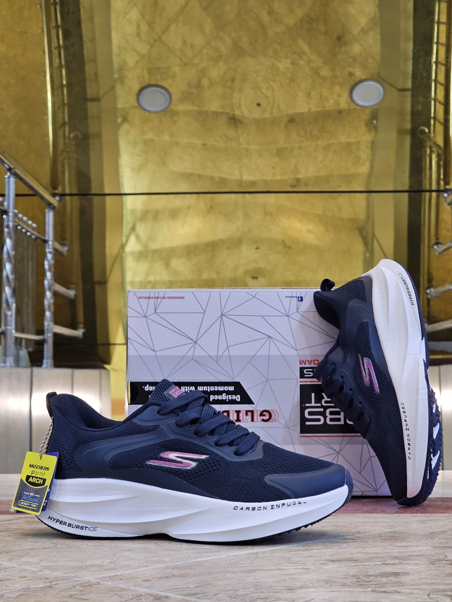 کتونی اسکیچرز هایپر برست skechers Hyper Burst ساخت ویتنام وارداتی سایز ۳۷ الی ۴۰ فروش تکی و عمده ضمانت کیفیت کالا
