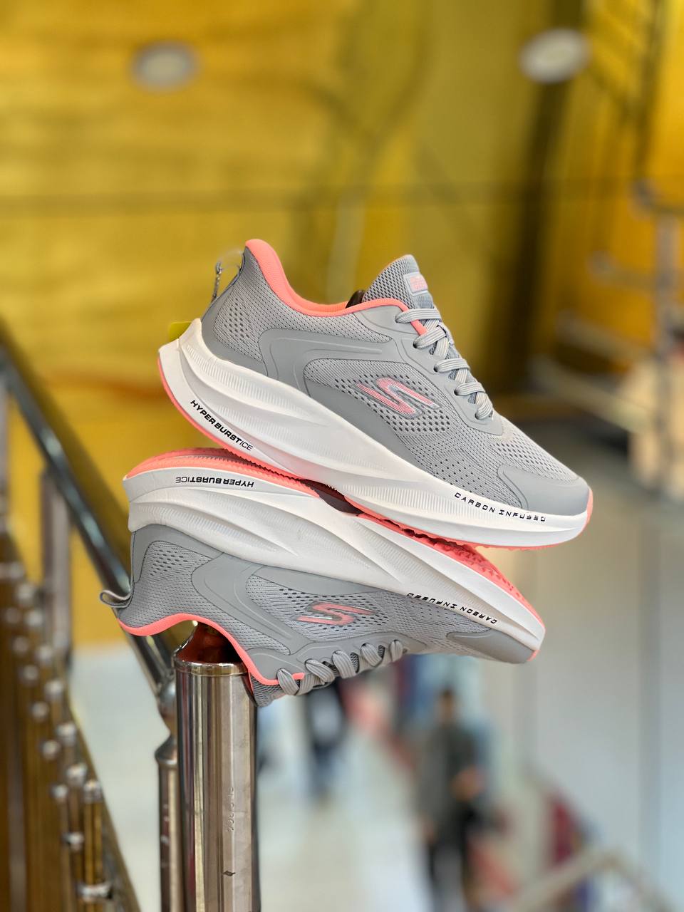 کتونی زنانه اسکیچرز هایپر برست skechers Hyper Burst ساخت ویتنام وارداتی سایز ۳۷ الی ۴۰ فروش تکی و عمده ضمانت کیفیت کالا