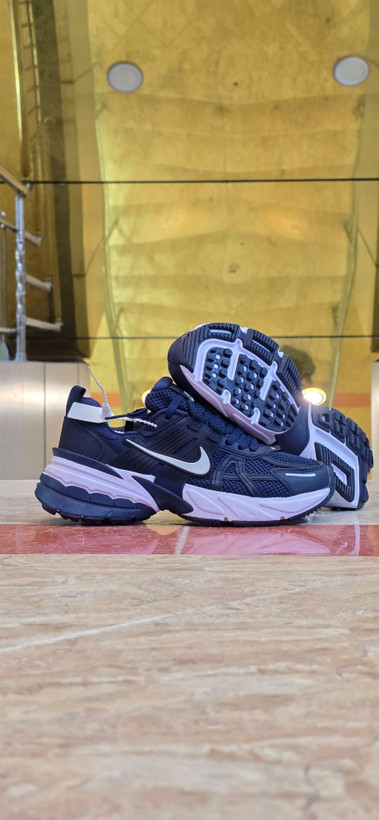 کتونی اسپرت نایک وی تو کی Nike V2k Runساخت ویتنام وارداتی سایز بندی ۳۷ الی ۴۰ضمانت کیفیت کالا مسترکوالیتی درجه ۱