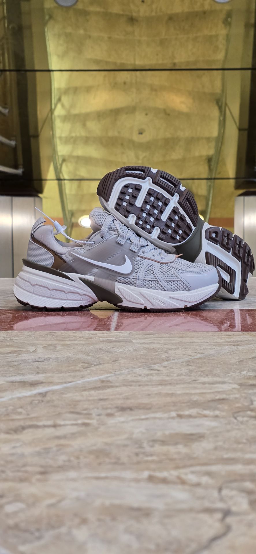 کتونی اسپرت نایک وی تو کی Nike V2k Runساخت ویتنام وارداتی سایز بندی ۳۷ الی ۴۰ضمانت کیفیت کالا مسترکوالیتی درجه ۱