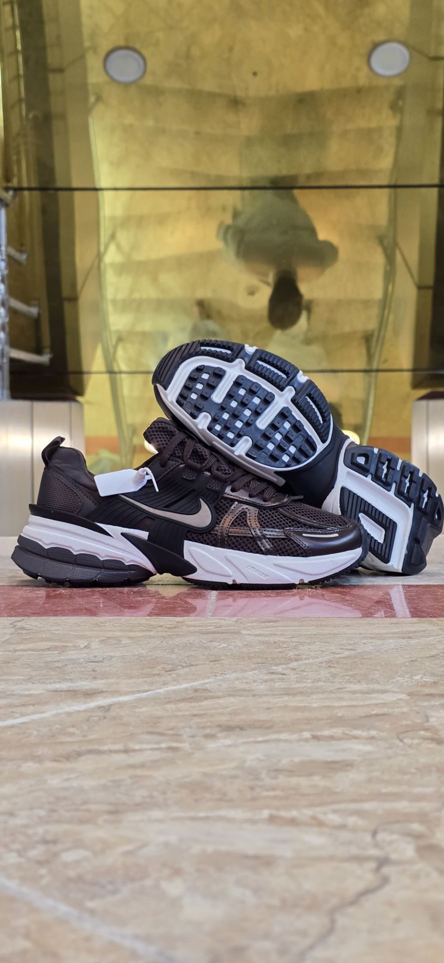 کتونی مسترکوالیتیA نایک وی تو کی Nike V2k Runساخت ویتنام وارداتی سایز بندی ۳۷ الی ۴۰ضمانت کیفیت کالا مسترکوالیتی درجه ۱