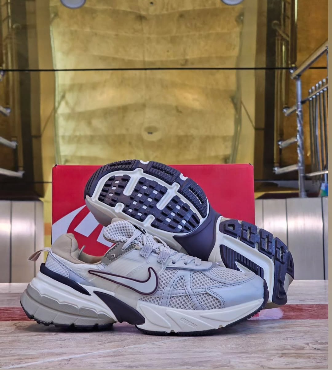 کتونی مسترکوالیتیA نایک وی تو کی Nike V2k Runساخت ویتنام وارداتی سایز بندی ۳۷ الی ۴۰ضمانت کیفیت کالا مسترکوالیتی درجه ۱