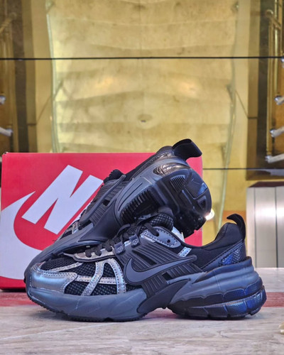 کتونی مسترکوالیتیA نایک وی تو کی Nike V2k Runساخت ویتنام وارداتی سایز بندی ۳۷ الی ۴۰ضمانت کیفیت کالا مسترکوالیتی درجه ۱