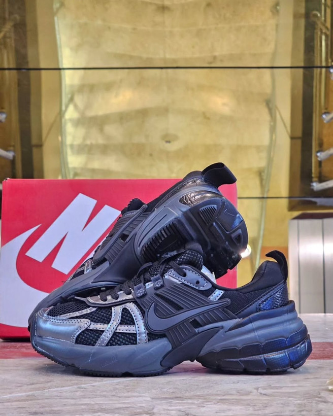 کتونی اسپرت نایک وی تو کی Nike V2k Runساخت ویتنام وارداتی سایز بندی ۳۷ الی ۴۰ضمانت کیفیت کالا مسترکوالیتی درجه ۱
