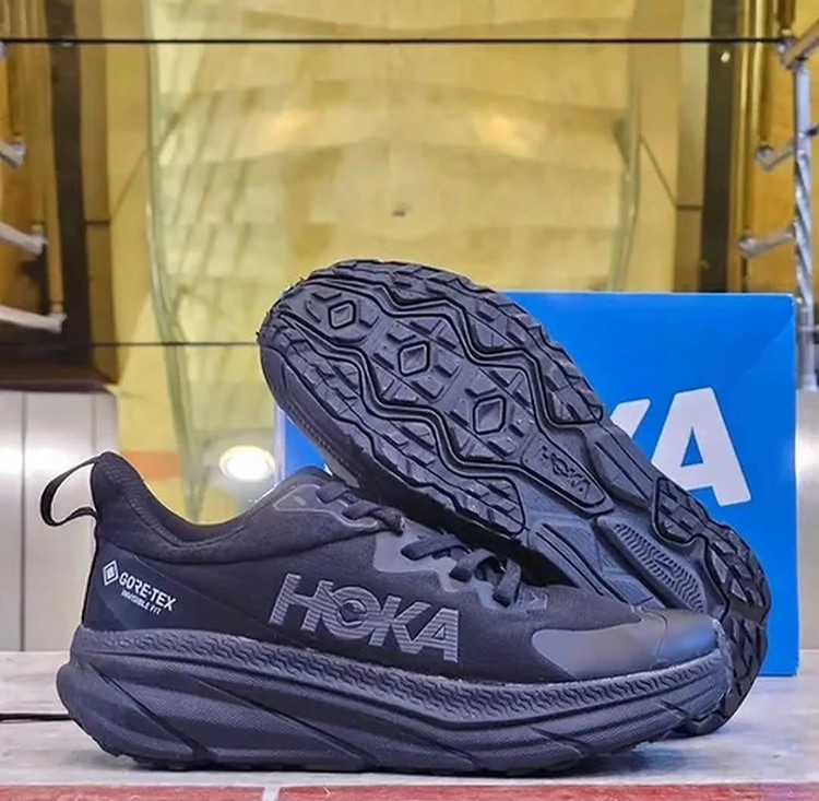 کتونی اسپرت هوکا چلنجر آرت ۷ hoka challenger art 7، ساخت ویتنام وارداتی سایز ۴۰الی ۴۵ بالاترین کیفیت بازار ضمانت اصالت کالا