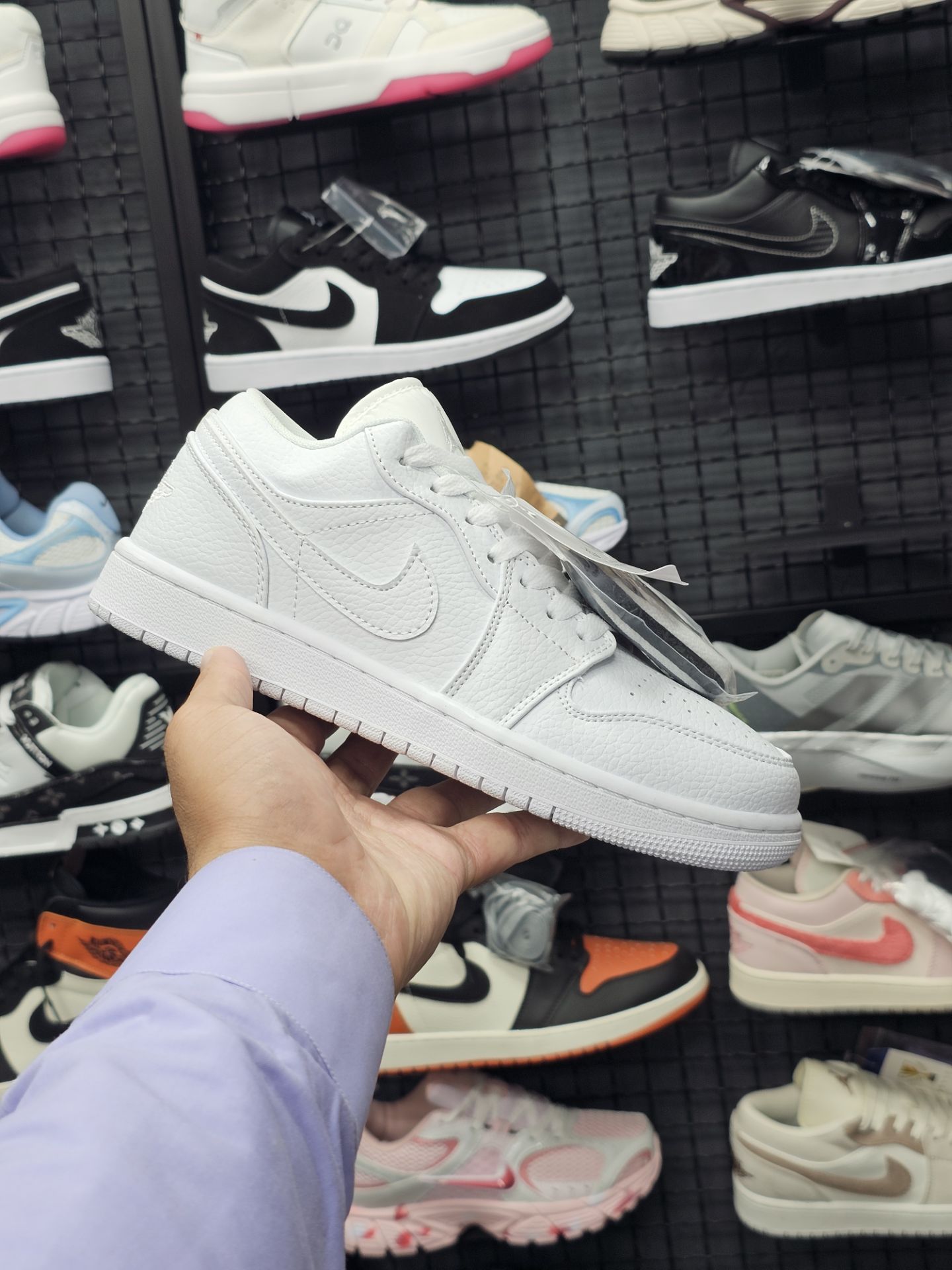 کتونی زنانه نایک ایر جردن وان مسترکوالیتی Nike Air Jordan 1 وارداتی ساخت ویتنام سایز ۳۷ الی ۴۵فروش تکی و عمده/ضمانت کیفیت کالا