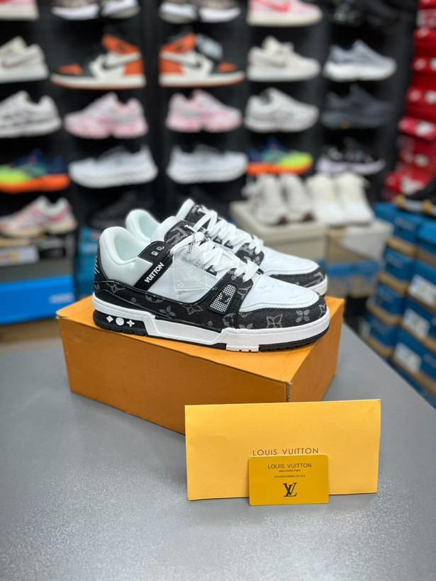کتونی لویی ویتون الوی ترینرلو مسترکوالیتیLouis Vuitton LV Trainer Low ساخت ویتنام وارداتی سایز۴۰ الی ۴۵فروش تکی و عمده ضمانت کیفیت کالا
