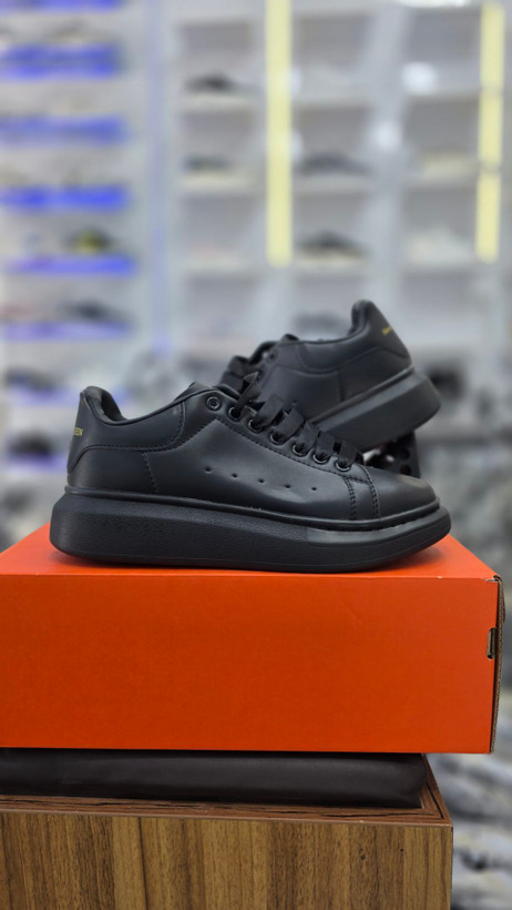 کتونی مسترکوالیتی الکساندر مک کوئین Alexander McQueen Sneakers ساخت ویتنام وارداتی سایز۴۰ الی ۴۵فروش تکی و عمده ضمانت کیفیت کالا