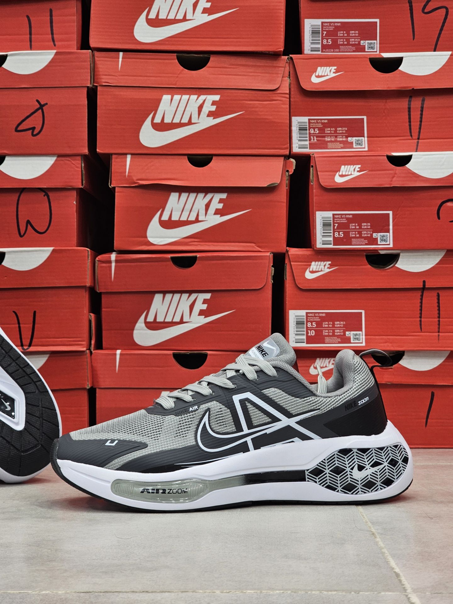 کتونی نایک ایر زوم وینفلو ۲/Nike Air Zoom Winflo 2/سایز ۴۰ الی ۴۵ ساخت ویتنام وارداتی جعبه بارکد دار/ تضمین اصالت کالا/بالاترین کیفیتکتونی نایک ایر زوم وینفلو ۲/Nike Air Zoom Winflo 2/سایز ۴۰ الی ۴۵ ساخت ویتنام وارداتی جعبه بارکد دار/ تضمین اصالت کالا/بالا